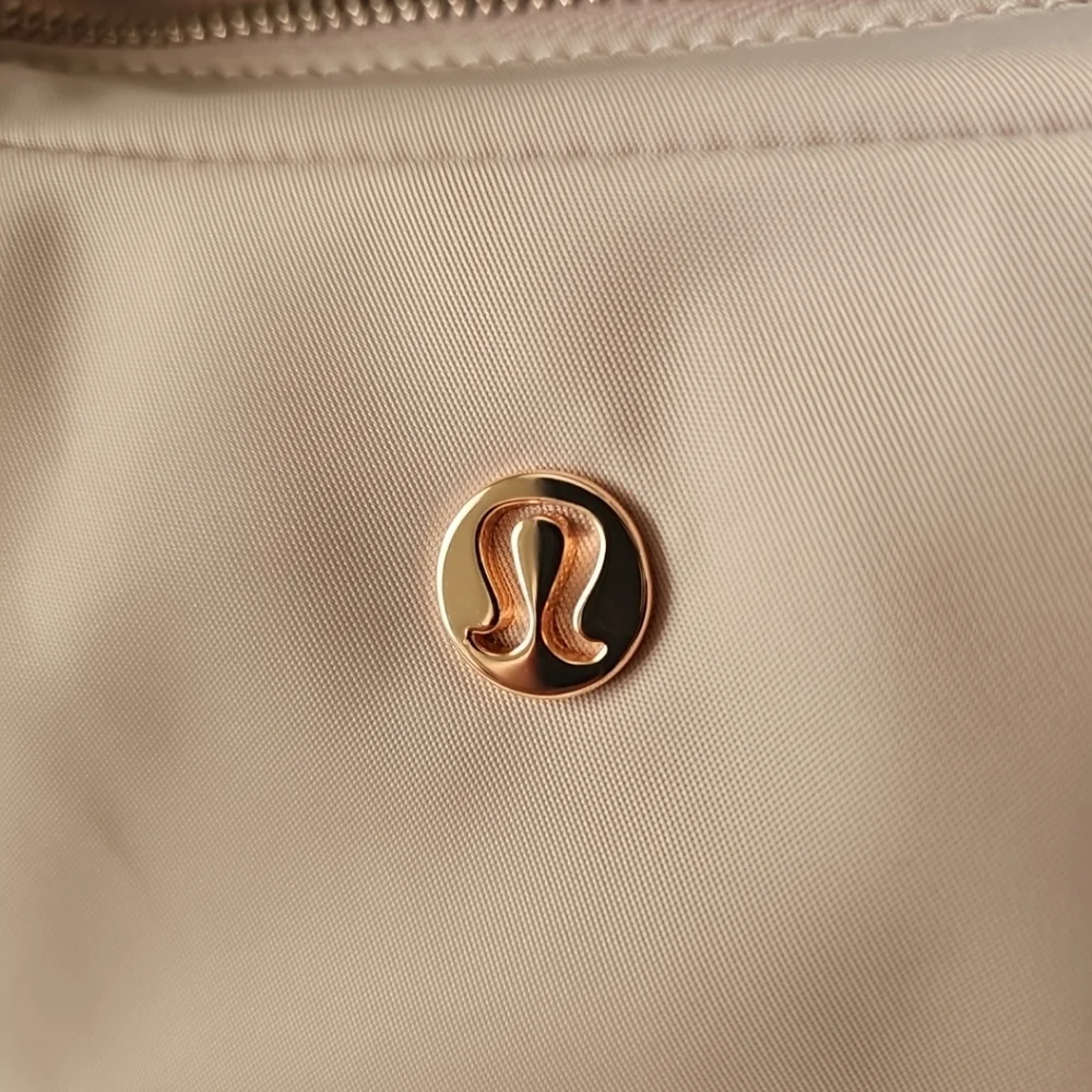 Lululemon Blush City Essentials Shoulder Bag, NWT - Picture 5 of 9